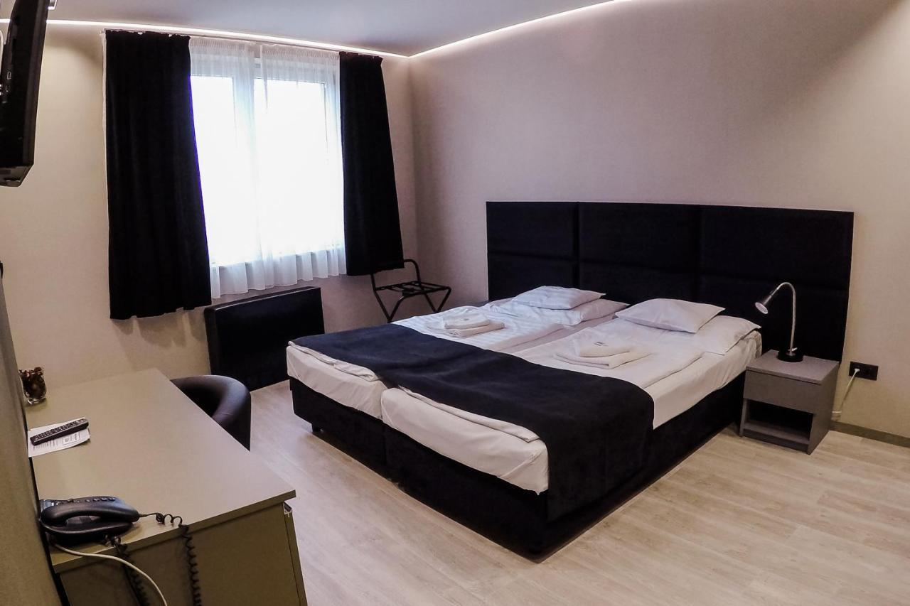 Sohaz Panzio Es Apartmanhaz Солнок Екстериор снимка