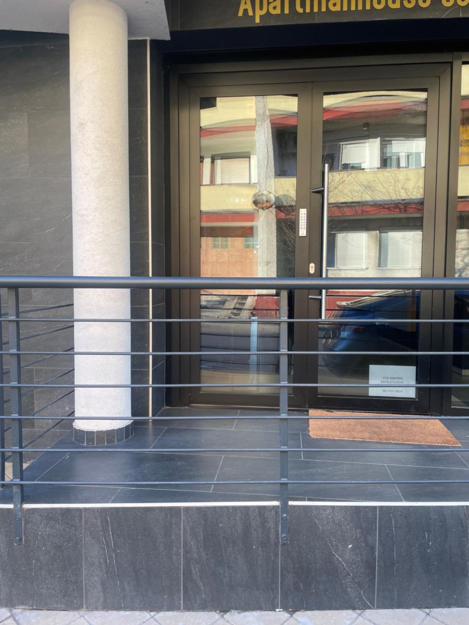 Sohaz Panzio Es Apartmanhaz Солнок Екстериор снимка