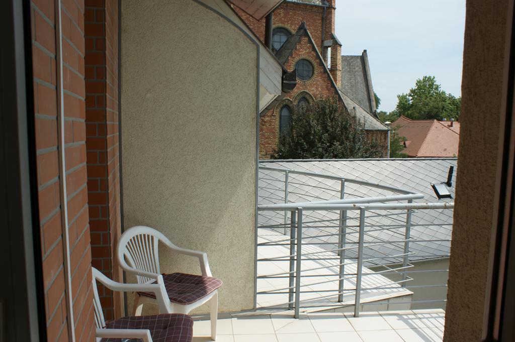 Sohaz Panzio Es Apartmanhaz Солнок Екстериор снимка
